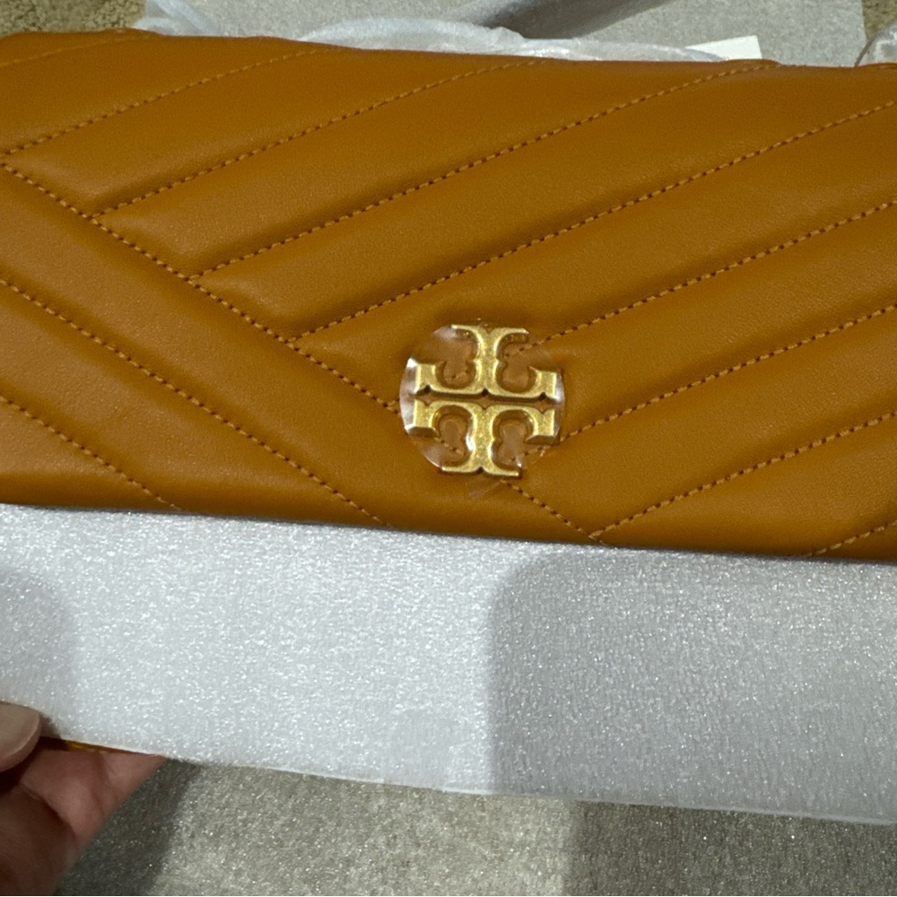 TORY BURCH SMALL KIRA CHEVRON  CONVERTIBLE SHOULDER BAG. New With Tags